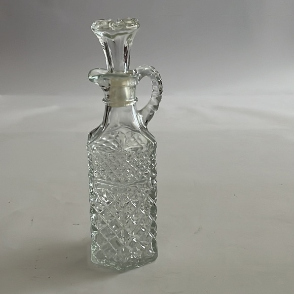 Vintage Anchor Hocking Wexford Clear Glass Oil & Vinegar cruet with Topper - Picture 3 of 5